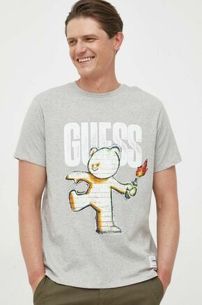 Bombažna kratka majica Guess x Banksy siva barva - siva. Kratka majica iz kolekcije Guess