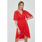 Obleka Vila rdeča barva, - rdeča. Obleka iz kolekcije Vila. Nabran model izdelan iz enobarvne tkanine.