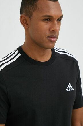 Bombažna kratka majica adidas črna barva - črna. Kratka majica iz kolekcije adidas. Model izdelan iz pletenine z nalepko.