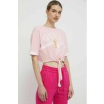 Bombažna kratka majica Guess ženski, roza barva - roza. Kratka majica iz kolekcije Guess, izdelana iz pletenine s potiskom. Model iz izjemno udobne bombažne tkanine.