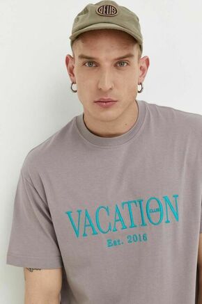 Bombažna kratka majica On Vacation bež barva - bež. Kratka majica iz kolekcije On Vacation