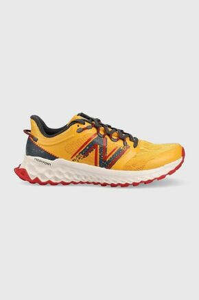 Tekaški čevlji New Balance Fresh Foam Garoe oranžna barva - oranžna. Tekaški čevlji iz kolekcije New Balance. Model dobro stabilizira stopalo in zagotavlja dober oprijem v različnih pogojih.
