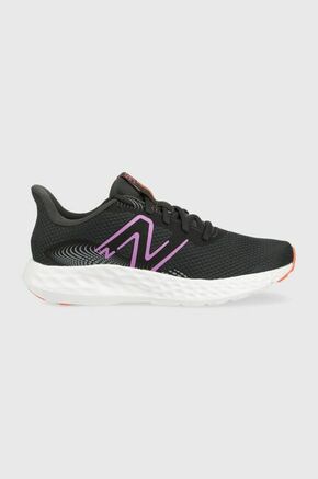 Tekaški čevlji New Balance 411v3 črna barva - črna. Tekaški čevlji iz kolekcije New Balance. Model dobro stabilizira stopalo in ga dobro oblazini.