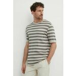 Kratka majica Sisley moški, bež barva - bež. Kratka majica iz kolekcije Sisley, izdelana iz vzorčaste pletenine. Zaradi vsebnosti poliestra je tkanina bolj odporna na gubanje.