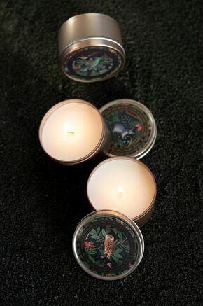 Dišeče sojine sveče Medicine 3-pack - zelena. Dišeče sveče iz kolekcije Medicine. Model izdelan iz sojinega voska.