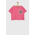 Otroška kratka majica United Colors of Benetton roza barva - roza. Otroške lahkotna majica iz kolekcije United Colors of Benetton. Model izdelan iz tanke, elastične pletenine. Model iz izjemno udobne in zračne tkanine je idealen za toplejše letne...
