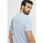 Bombažna kratka majica Calvin Klein moški - modra. Kratka majica iz kolekcije Calvin Klein, izdelana iz tanke, elastične pletenine. Model iz zračne bombažne tkanine.