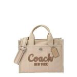 Torbica Coach črna barva - bež. Srednje velika nakupovalna torbica iz kolekcije Coach. Model na zapenjanje, izdelan iz tekstilnega materiala.