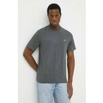 Bombažna kratka majica Lacoste moški, siva barva - siva. Kratka majica iz kolekcije Lacoste, izdelana iz elastične pletenine. Model iz zračne bombažne tkanine.
