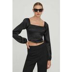Majica Hollister Co. ženska, črna barva - črna. Bluza iz kolekcije Hollister Co. Izdelana iz enobarvne tkanine. Model iz mehke in zračne tkanine je idealen za toplejše letne čase.