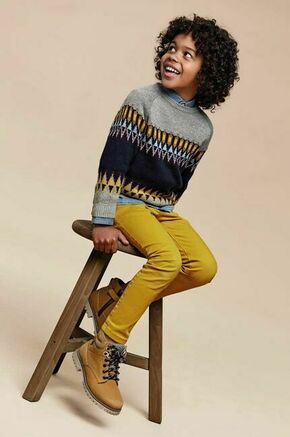 Otroške hlače Mayoral slim fit rumena barva - rumena. Otroški hlače iz kolekcije Mayoral. Model izdelan iz enobarvne tkanine.