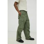 Bombažne hlače Samsoe Samsoe zelena barva - zelena. Hlače iz kolekcije Samsoe Samsoe. Model izdelan iz enobarvnega materiala. Lahek in udoben model, idealen za vsakodnevno nošenje.