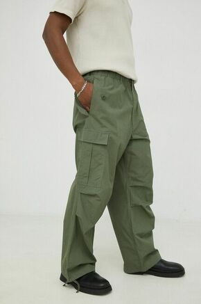 Bombažne hlače Samsoe Samsoe zelena barva - zelena. Hlače iz kolekcije Samsoe Samsoe. Model izdelan iz enobarvnega materiala. Lahek in udoben model