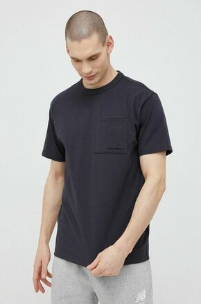 Bombažna kratka majica New Balance črna barva - črna. Ohlapna kratka majica iz kolekcije New Balance. Model izdelan iz izjemno udobne pletenine. Zračen
