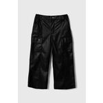 Otroške hlače Sisley črna barva - črna. Otroški hlače iz kolekcije Sisley. Model izdelan iz imitacija usnja. Lahkoten elastičen material zagotavlja popolno svobodo gibanja.