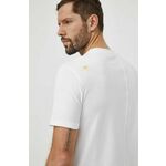 Bombažna kratka majica Desigual moški, bela barva - bela. Kratka majica iz kolekcije Desigual, izdelana iz enobarvne pletenine. Model iz zračne bombažne tkanine.
