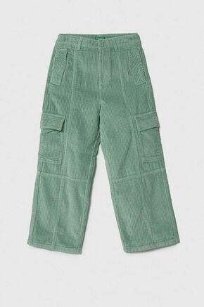 Otroške hlače United Colors of Benetton zelena barva - zelena. Otroški hlače iz kolekcije United Colors of Benetton. Model izdelan iz rebrastega žameta. Model iz izjemno udobne bombažne tkanine.