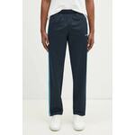 Spodnji del trenirke adidas Originals Track Pant - mornarsko modra. Spodnji del trenirke iz kolekcije adidas Originals. Model izdelan iz enobarvnega materiala. Model iz izjemno udobne tkanine z visoko vsebnostjo bombaža.