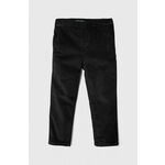 Otroške hlače United Colors of Benetton črna barva - črna. Otroški hlače iz kolekcije United Colors of Benetton. Model izdelan iz rebrastega žameta. Material z optimalno elastičnostjo zagotavlja popolno svobodo gibanja.