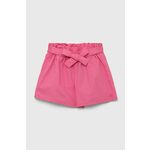 Otroške bombažne kratke hlače United Colors of Benetton roza barva - roza. Otroški kratke hlače iz kolekcije United Colors of Benetton. Model izdelan iz gladke tkanine. Model iz izjemno udobne in zračne tkanine je idealen za toplejše letne čase.
