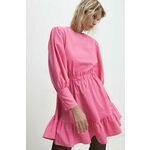Obleka Answear Lab roza barva - roza. Obleka iz kolekcije Answear Lab. Model izdelan iz elastične tkanine. Model iz izjemno udobne tkanine z visoko vsebnostjo bombaža.
