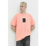 Bombažna kratka majica Volcom x ARTHUR LONGO moška, roza barva - roza. Kratka majica iz kolekcije Volcom, izdelana iz tanke, elastične pletenine. Model iz izjemno udobne bombažne tkanine.