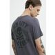 Bombažna kratka majica Superdry moški, siva barva - siva. Kratka majica iz kolekcije Superdry, izdelana iz tanke, elastične pletenine. Model iz izjemno udobne bombažne tkanine.