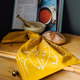 Helen Round Kuhinjska krpa - Hedgerow Design - Mustard