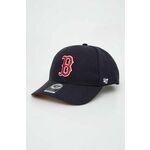 Bombažna bejzbolska kapa 47brand MLB Boston Red Sox mornarsko modra barva - mornarsko modra. Kapa s šiltom vrste baseball iz kolekcije 47brand. Model izdelan iz enobarvnega materiala z dodatki.