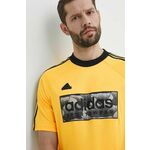Kratka majica adidas TIRO moška, rumena barva, IS1536 - rumena. Kratka majica iz kolekcije adidas, izdelana iz vzorčaste pletenine. Material z optimalno elastičnostjo zagotavlja popolno svobodo gibanja.