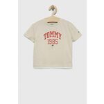 Otroška bombažna kratka majica Tommy Hilfiger bež barva - bež. Lahkotna kratka majica iz kolekcije Tommy Hilfiger. Model izdelan iz tanke, elastične pletenine. Izjemno udoben material.
