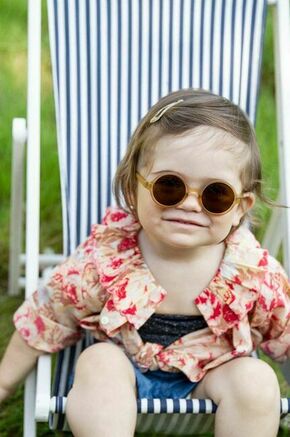 Otroška sončna očala Ki ET LA rjava barva - rjava. Otroški sončna očala iz kolekcije Ki ET LA. Model z enobarvnimi stekli in okvirji iz plastike. Ima filter UV 400.