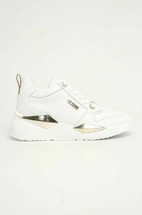 Čevlji Guess bela barva - bela. Čevlji iz kolekcije Guess. Model izdelan iz sintetičnega materiala.
