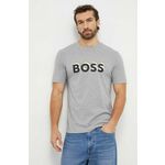 Bombažna kratka majica BOSS moški, siva barva - siva. Lahkotna kratka majica iz kolekcije BOSS, izdelana iz pletenine, prijetne na otip. Model iz izjemno udobne bombažne tkanine.