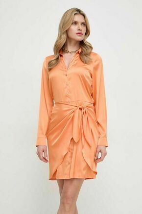 Obleka Guess oranžna barva - oranžna. Obleka iz kolekcije Guess. Model izdelan iz enobarvne tkanine. Zaradi vsebnosti poliestra je tkanina bolj odporna na gubanje.