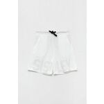 Otroške bombažne kratke hlače Sisley bela barva - bela. Otroški kratke hlače iz kolekcije Sisley, izdelane iz lahkega blaga. Model iz izjemno udobne bombažne tkanine.