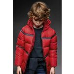 Otroška jakna Mayoral rdeča barva - rdeča. Otroški jakna iz kolekcije Mayoral. Podložen model, izdelan iz blaga z aplikacijo. Model z dvignjenim ovratnikom zagotavlja dodatno zaščito pred mrazom.