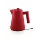 Električni čajnik Alessi Plisse - rdeča. Električni čajnik iz kolekcije Alessi. Model izdelan iz umetne snovi.