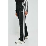 Spodnji del trenirke adidas Originals črna barva - črna. Hlače iz kolekcije adidas Originals. Model izdelan iz pletenine z aplikacijo. Poliester zagotavlja večjo odpornost na gubanje.