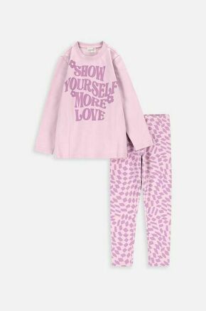 Otroška bombažna pižama Coccodrillo roza barva - roza. Otroški pižama iz kolekcije Coccodrillo. Model izdelan iz vzorčaste pletenine. Izjemno udobna tkanina z visoko vsebnostjo bombaža.