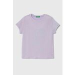 Otroška bombažna kratka majica United Colors of Benetton vijolična barva - vijolična. Otroške lahkotna kratka majica iz kolekcije United Colors of Benetton. Model izdelan iz visokokakovostne pletenine, ki je bila izdelana na trajnostni način....