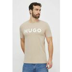 Bombažna kratka majica HUGO moški, bež barva - bež. Lahkotna kratka majica iz kolekcije HUGO, izdelana iz pletenine, prijetne na otip. Model iz izjemno udobne, zračne tkanine.