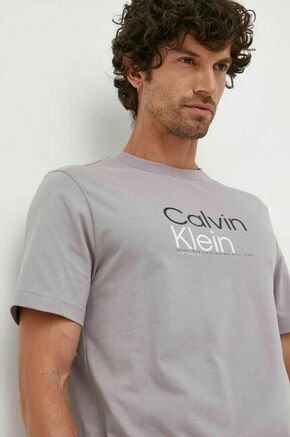 Bombažna kratka majica Calvin Klein siva barva - siva. Kratka majica iz kolekcije Calvin Klein