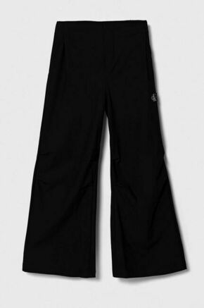 Otroške hlače Calvin Klein Jeans črna barva - črna. Hlače iz kolekcije Calvin Klein Jeans. Model izdelan iz enobarvne tkanine. Zaradi vsebnosti poliestra je tkanina bolj odporna na gubanje.
