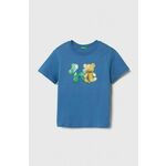 Otroška bombažna kratka majica United Colors of Benetton - modra. Otroške lahkotna kratka majica iz kolekcije United Colors of Benetton, izdelana iz pletenine, prijetne na otip. Model iz visokokakovostnega in trajnostnega materiala.