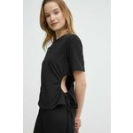 Kratka majica Sisley ženski, črna barva - črna. Kratka majica iz kolekcije Sisley, izdelana iz tanke, elastične pletenine. Model iz zračne tkanine z visoko vsebnostjo bombaža.