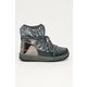 Moon Boot otroške snežke - siva. Zimski čevlji iz kolekcije Moon Boot. Podloženi model izdelan iz kombinacije tekstilnega in sintetičnega materiala.