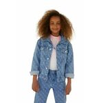 Otroška jeans jakna Guess - modra. Otroški jakna iz kolekcije Guess. Nepodložen model, izdelan iz jeansa. Model iz togega materiala, ki ohranja obliko.
