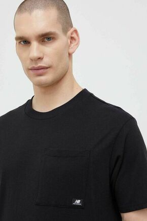 Bombažna kratka majica New Balance črna barva - črna. Kratka majica iz kolekcije New Balance. Model izdelan iz enobarvne pletenine. Izjemno udoben material