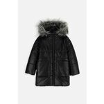 Otroška jakna Coccodrillo črna barva - črna. Otroški jakna iz kolekcije Coccodrillo. Podložen model, izdelan iz gladke tkanine. Model s povečano vodoodpornostjo, ki je idealen za slabše vremenske razmere.